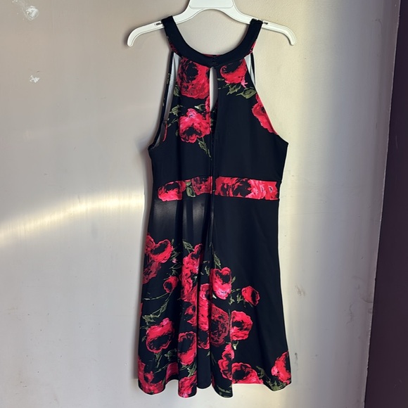 2x back dress with Red roses - Picture 2 of 4